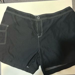 Size 2X 18W-20W black shorts